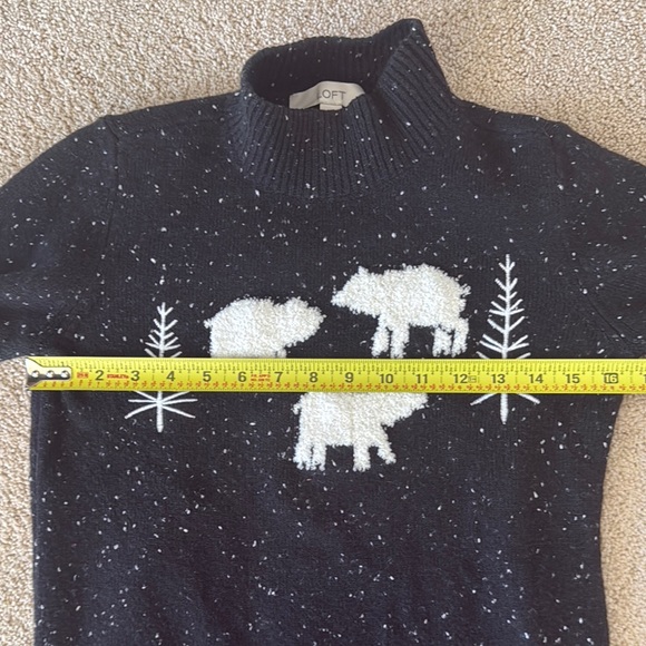 Black Sweater with Polar Bear Design - Picture 6 of 12